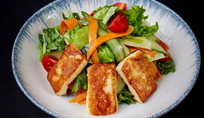 Kızarmış Sepet Peynirli Salata
